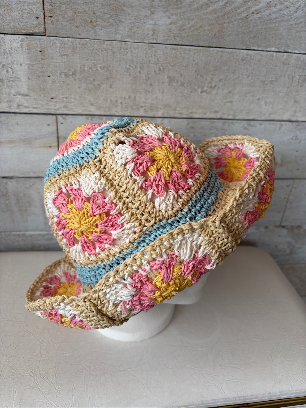 UO Floppy crochet granny squares bucket hat - Picture 6 of 8